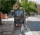 Mupi de la ronda de Capuchinos de Sevilla, a la altura de la calle León XIII